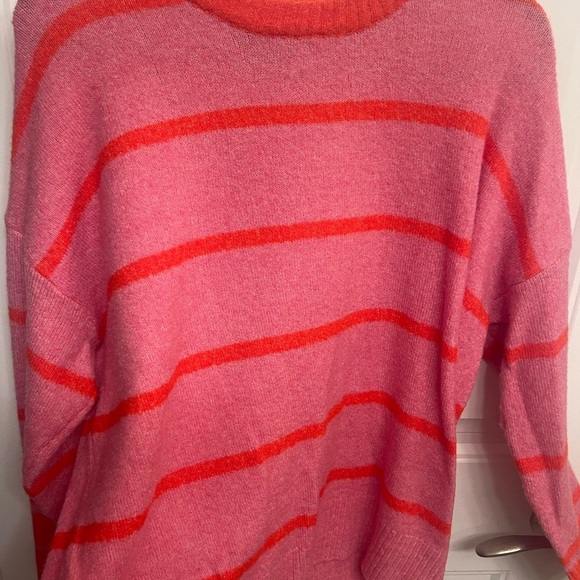 PINK WITH ORANGE STRIPED DETAIL. EXTREMELY SOFT. Size L - Picture 2 of 7